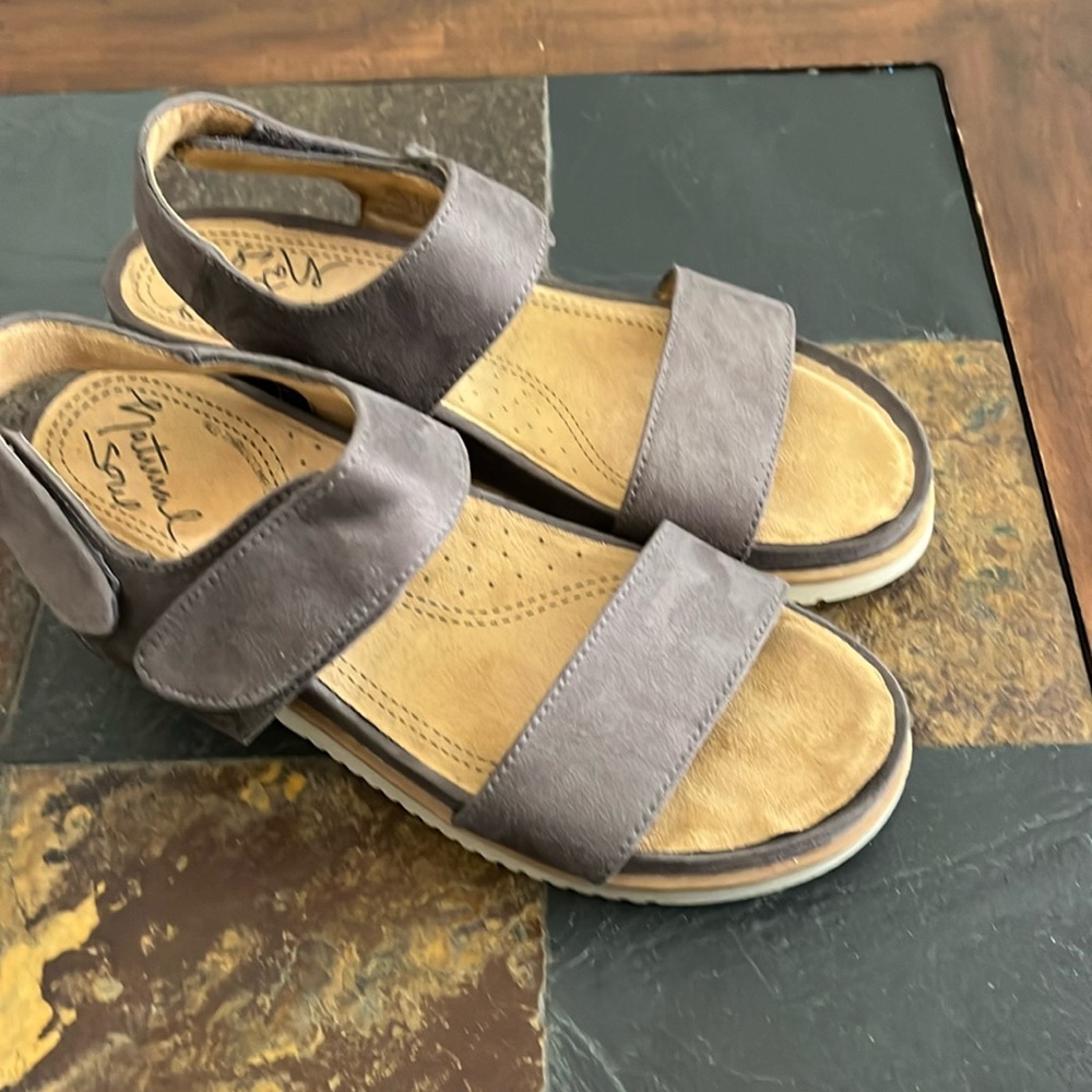 Natural Soul sandals, size 8.5, brown, Velcro enclosure. EUC